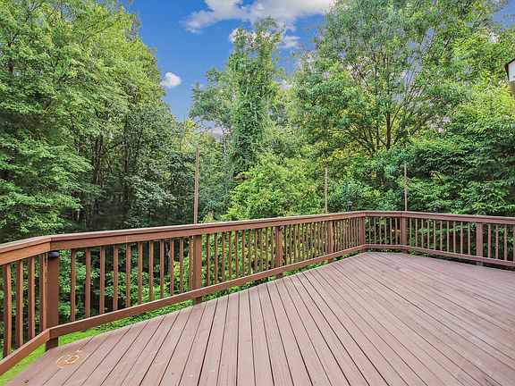 5th image of 6733 Sullivan Way