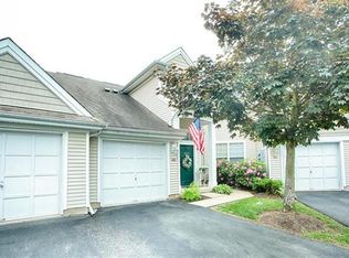1042 Deerhaven Ter, Stewartsville, NJ 08886