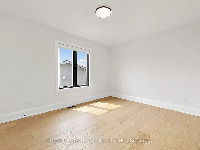 750 Glengrove Ave W #B — Photo 31