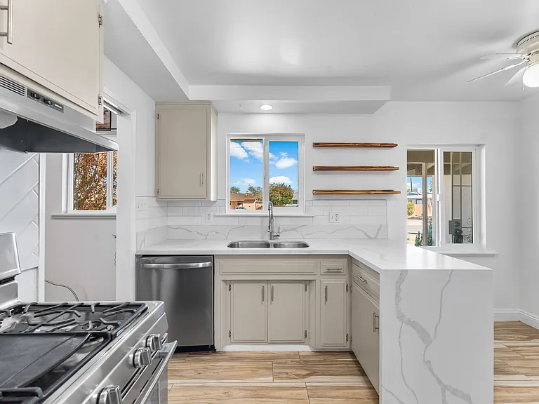 1326 W Avenue H10 — Photo 7