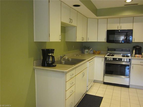 3rd image of 32736 Washington Ct #36