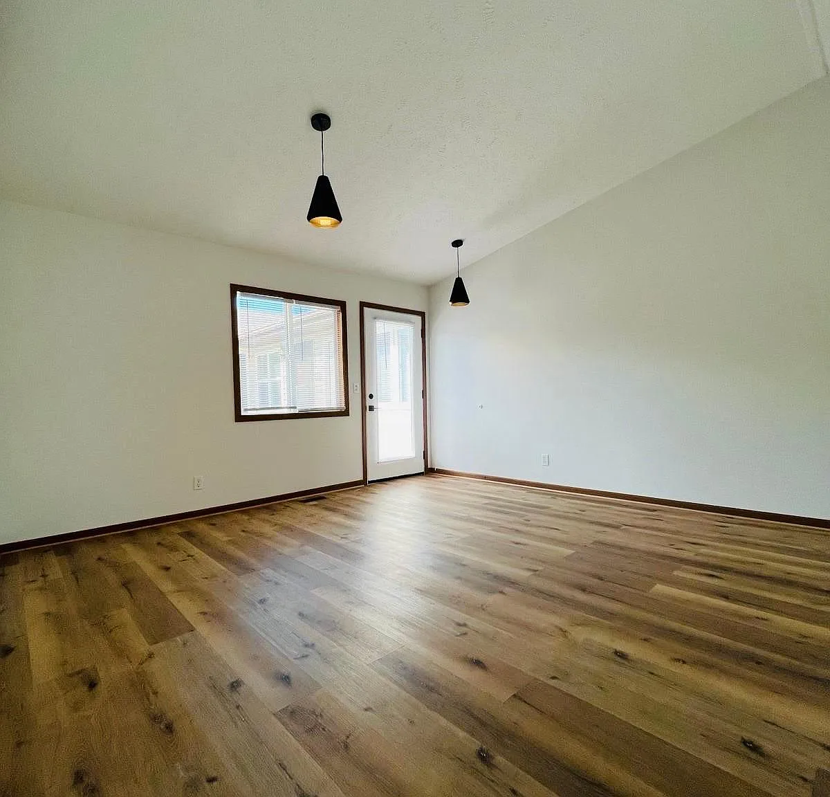 2 bed, 910 sqft, $1,595 — Photo 3