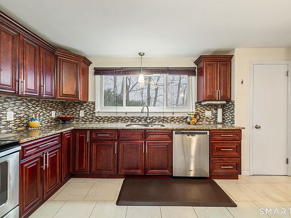 4th image of 11 Whalley Road