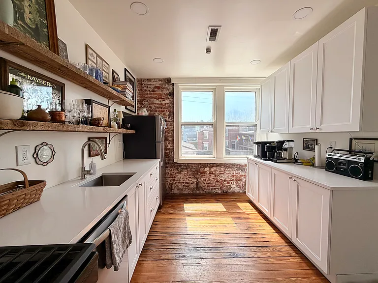 1104 Russell St #2 — Photo 3