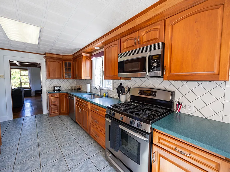 134 Lincoln Ave #MAIN HOUSE — Photo 7
