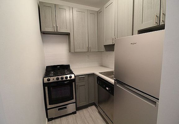 3rd image of 143 W 80th St APT 4F
