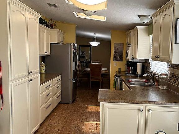 5th image of 3004 San Jose St