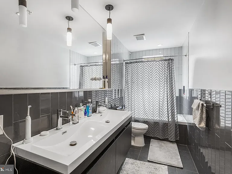 512 E Girard Ave #201 — Photo 19