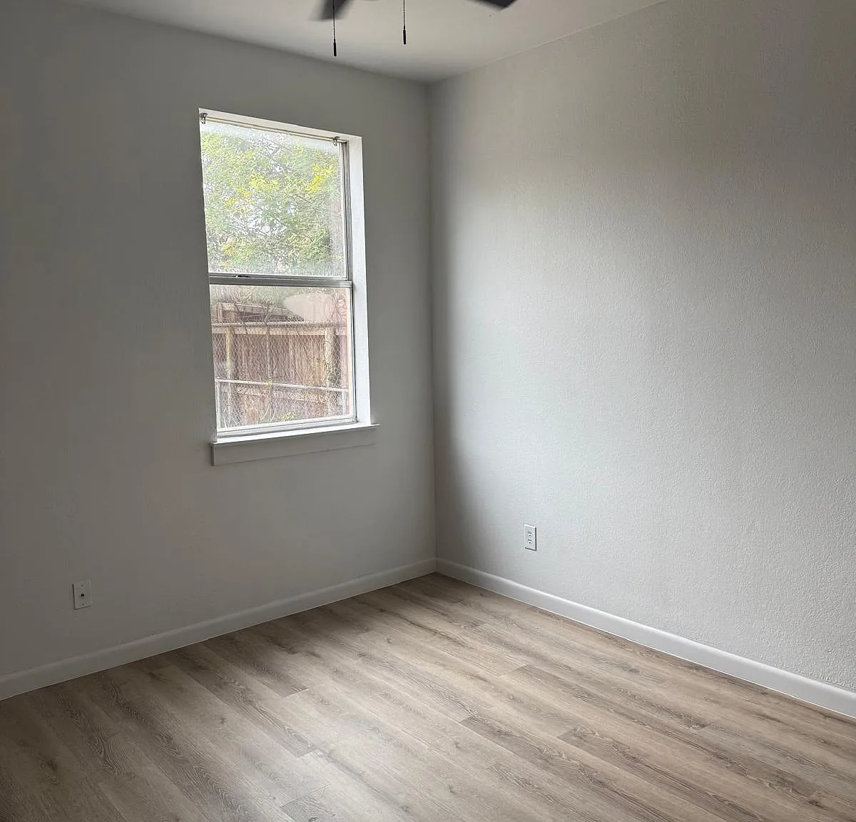 3 bed, 2.5 bath, 1500 sqft, $1,500 — Photo 4