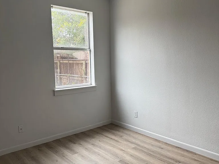 1720 Market St #5 — Photo 4