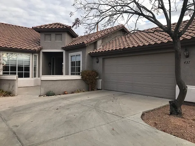 437 S Valle Escondido
