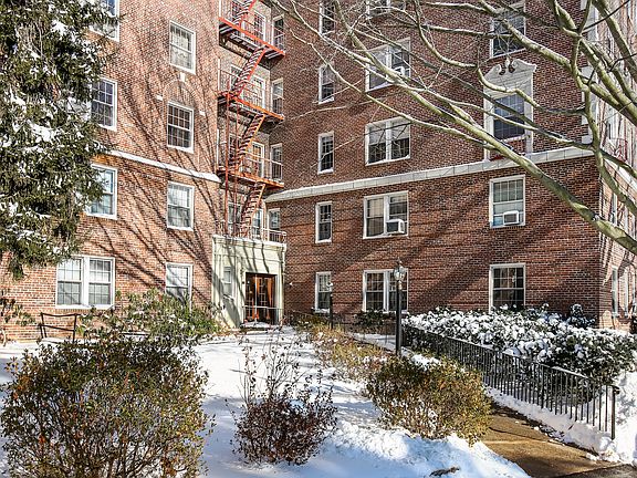 2nd image of 300 S Broadway APT 4G