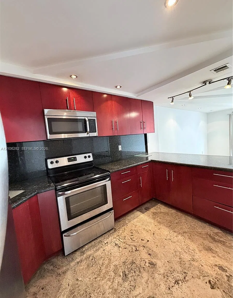 Biscayne Cove Condo — Photo 1