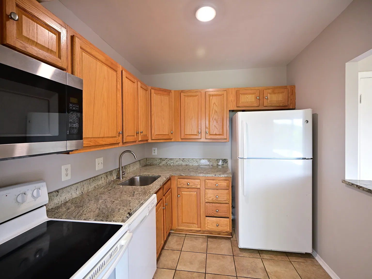 2 bed, 936 sqft, $1,650 — Photo 4