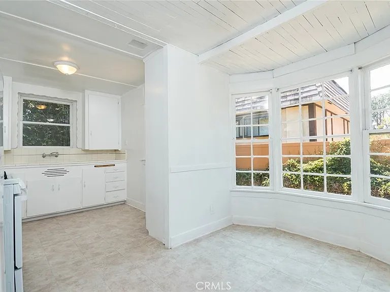 316 W Kenneth Rd — Photo 7