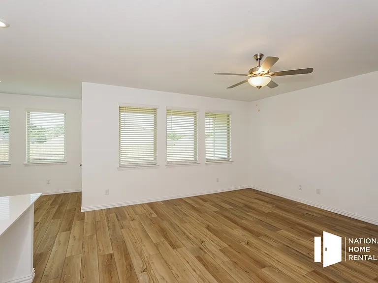 1332 Pistachio Dr — Photo 2