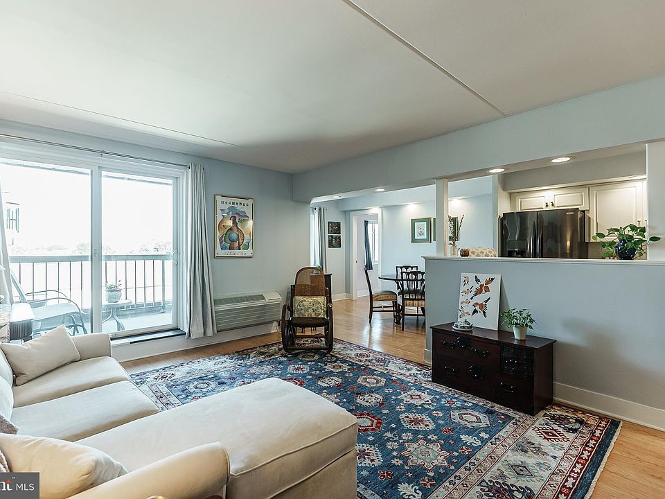1st image of 200 Lombard St #706