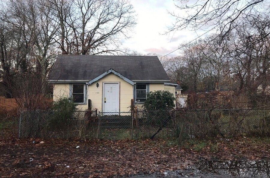 1st image of 174 Lynbrook Dr