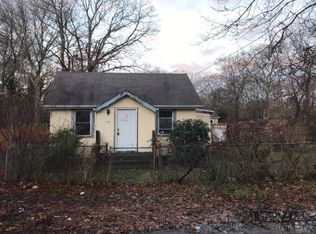 174 Lynbrook Dr, Mastic Beach, NY 11951