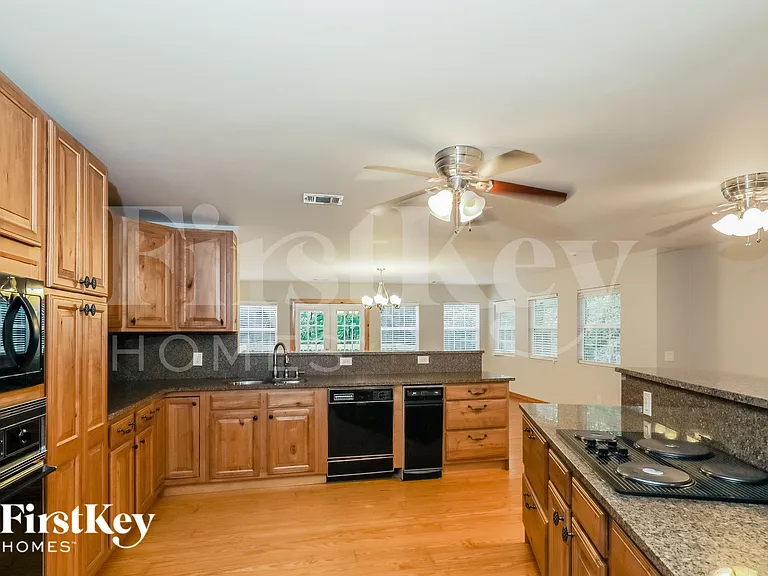 3896 Chattahoochee Dr — Photo 5