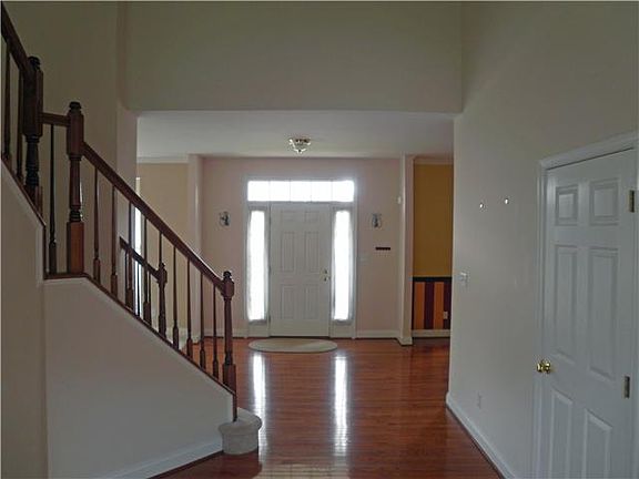 9' 1st floor ceilings and hardwood entrance