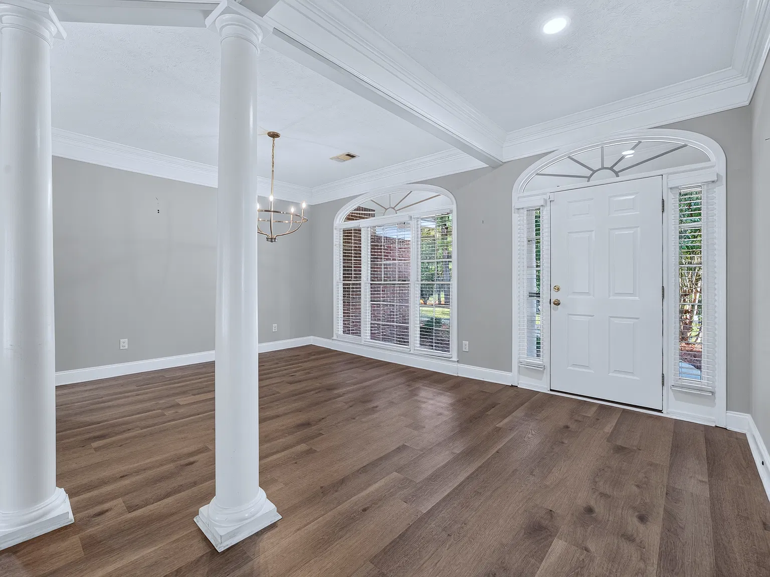 4 bed, 2337 sqft, $2,800 — Photo 3