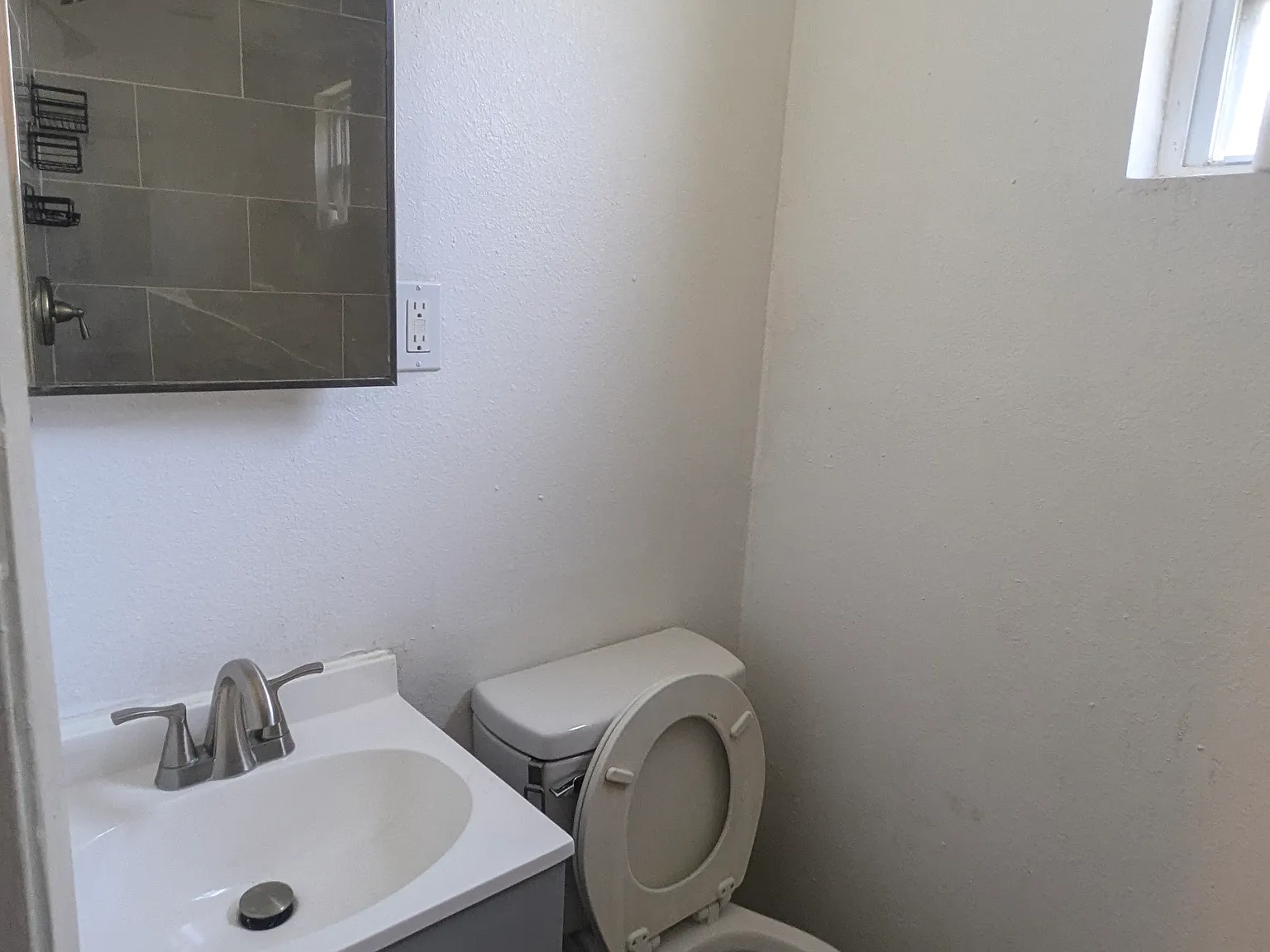 3 bed, 700 sqft, $2,100 — Photo 4