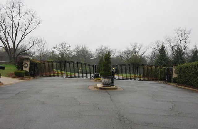 2nd image of 2513 Daylor Ct