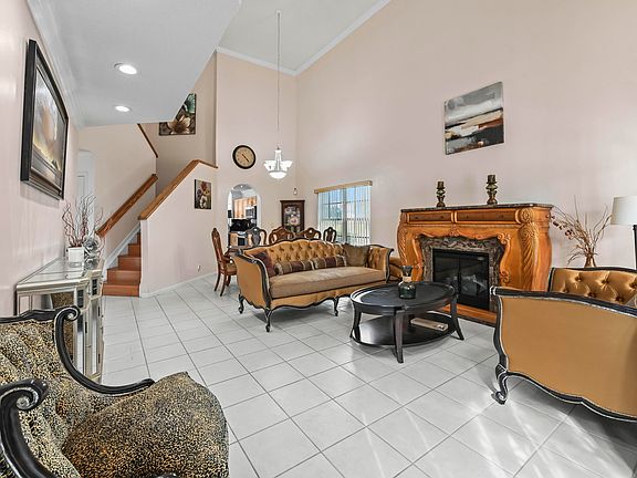 4th image of 375 SW 205th Avenue