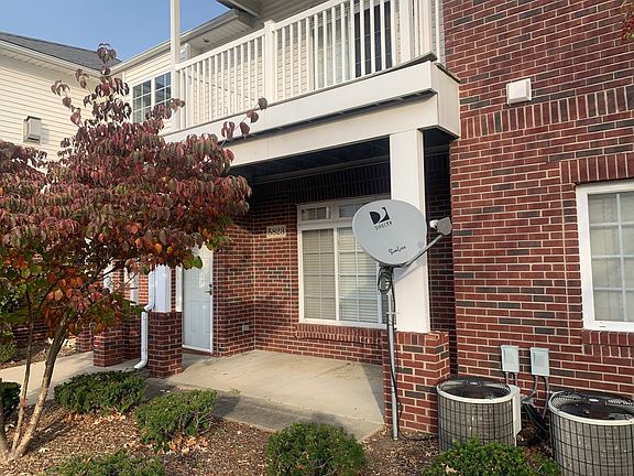 4th image of 5823 Twin Oaks Dr #37