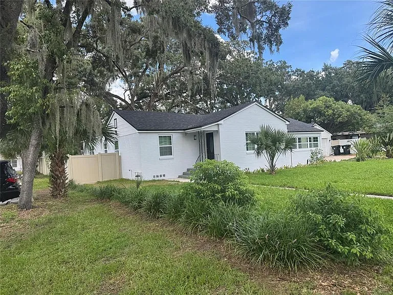 1349 Arlington St — Photo 3