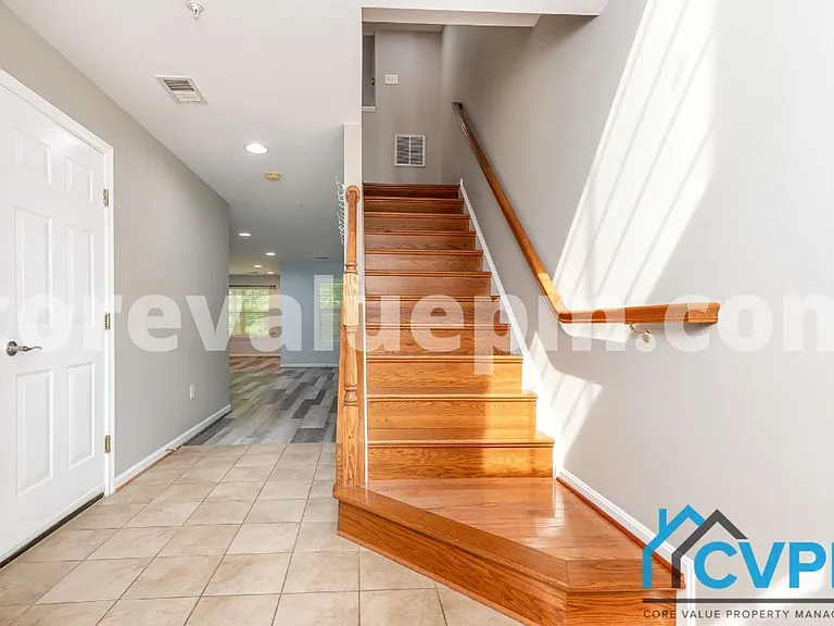 806 Emory Ct — Photo 3