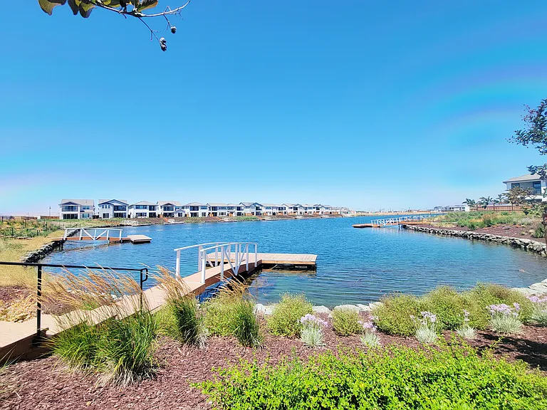 1 minute walk from the house