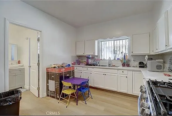 3 bed, 1200 sqft, $3,500 — Photo 2