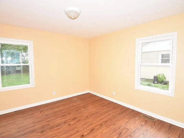 101 S Bartlett Rd — Photo 4