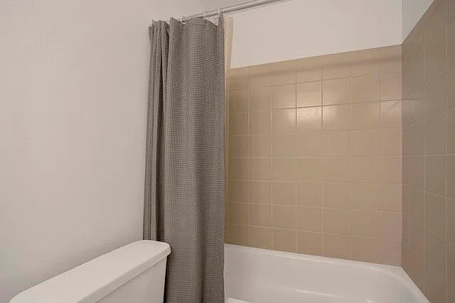 525 W Superior St #322 — Photo 14
