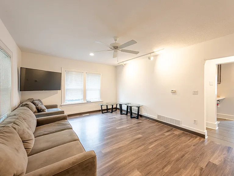 Roland Realty — Photo 14