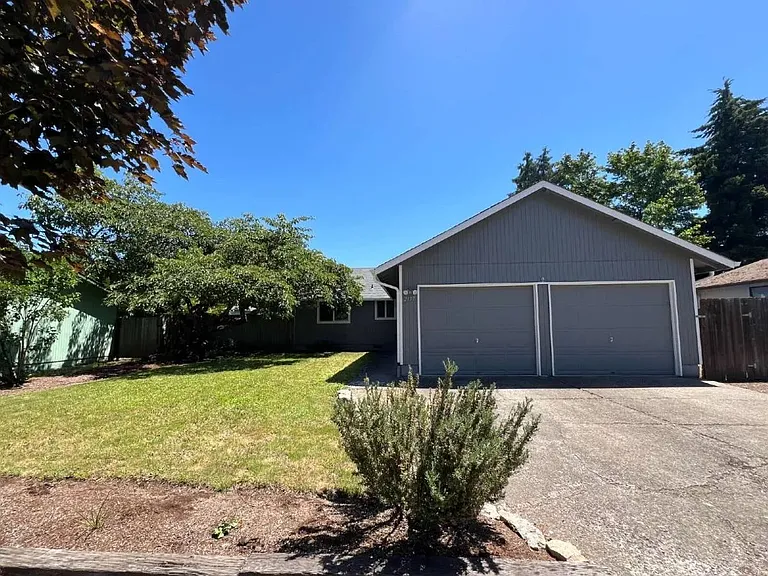 2177 Cosmoledo St — Photo 2