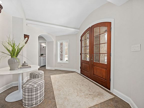 3rd image of 7S460 Donwood Dr W