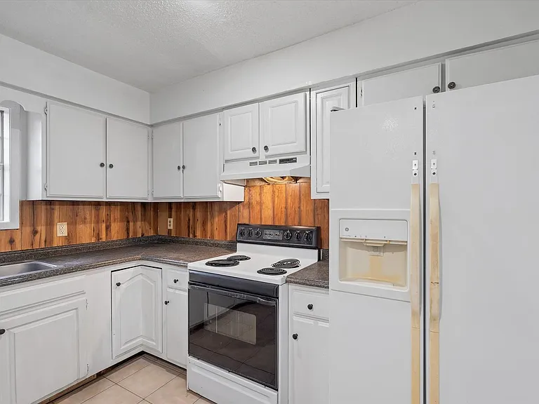 1803-1835 Cedar Heights Dr — Photo 24