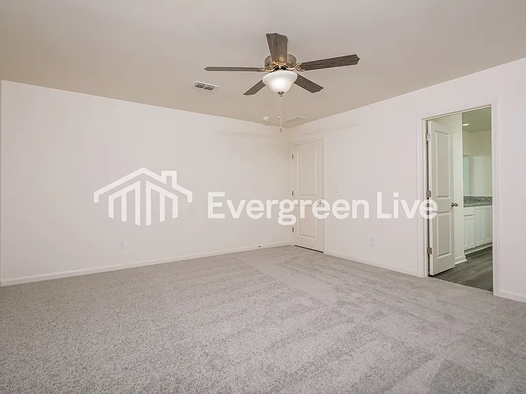 305 Logan Creek Dr — Photo 8