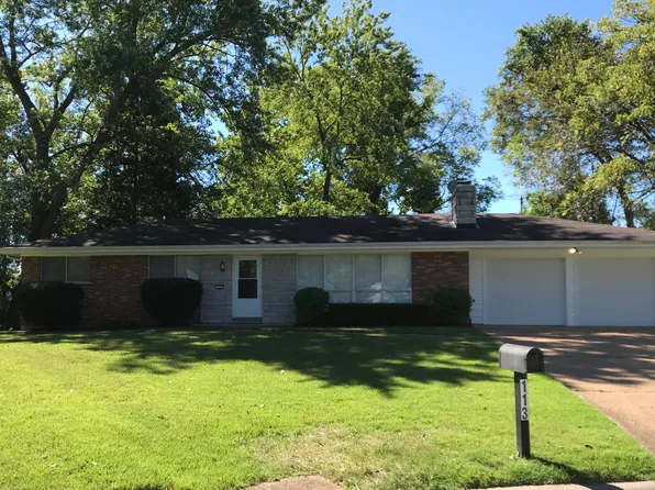 113 Smith Dr, Ballwin, MO 63011