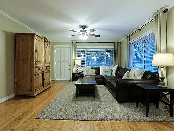 3rd image of 4906 Oak Forest Dr