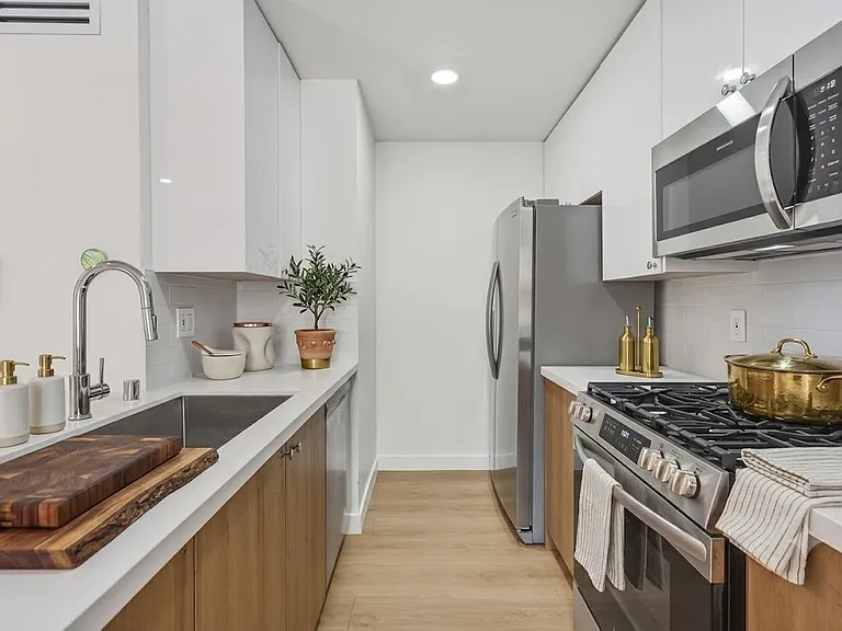 1441 S Bedford St #103 — Photo 15