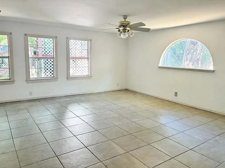 5212 S Columbia Pl — Photo 15