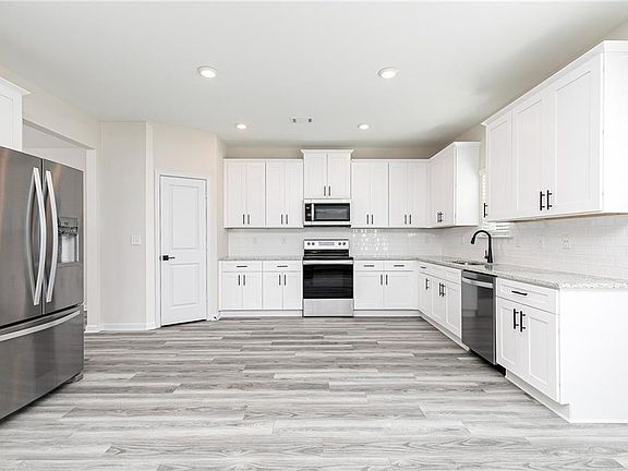 5th image of 185 Egret Ct