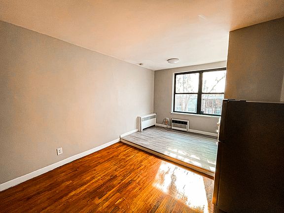 3rd image of 422 E 14th St APT 4D