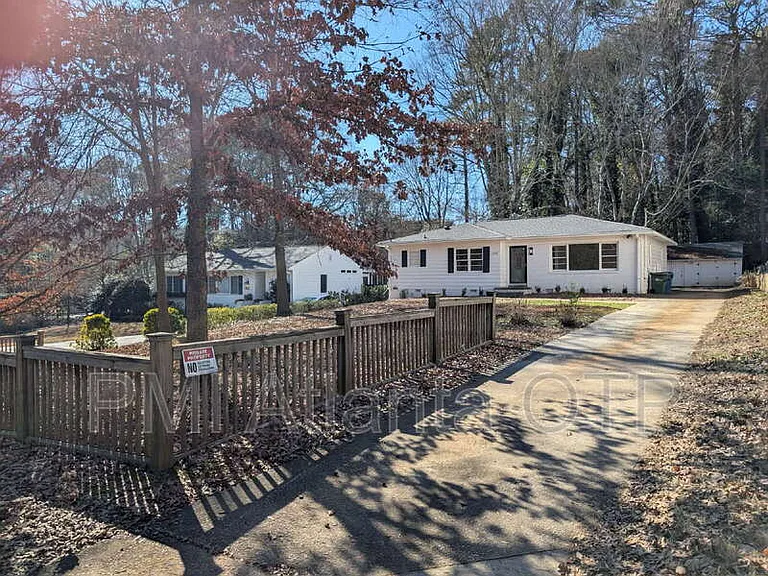 1952 Wellbourne Dr NE — Photo 3