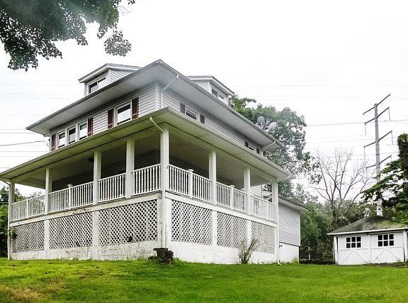 3rd image of 140 Gould Ave