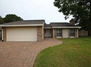 400 McEwen Dr, Niceville, FL 32578